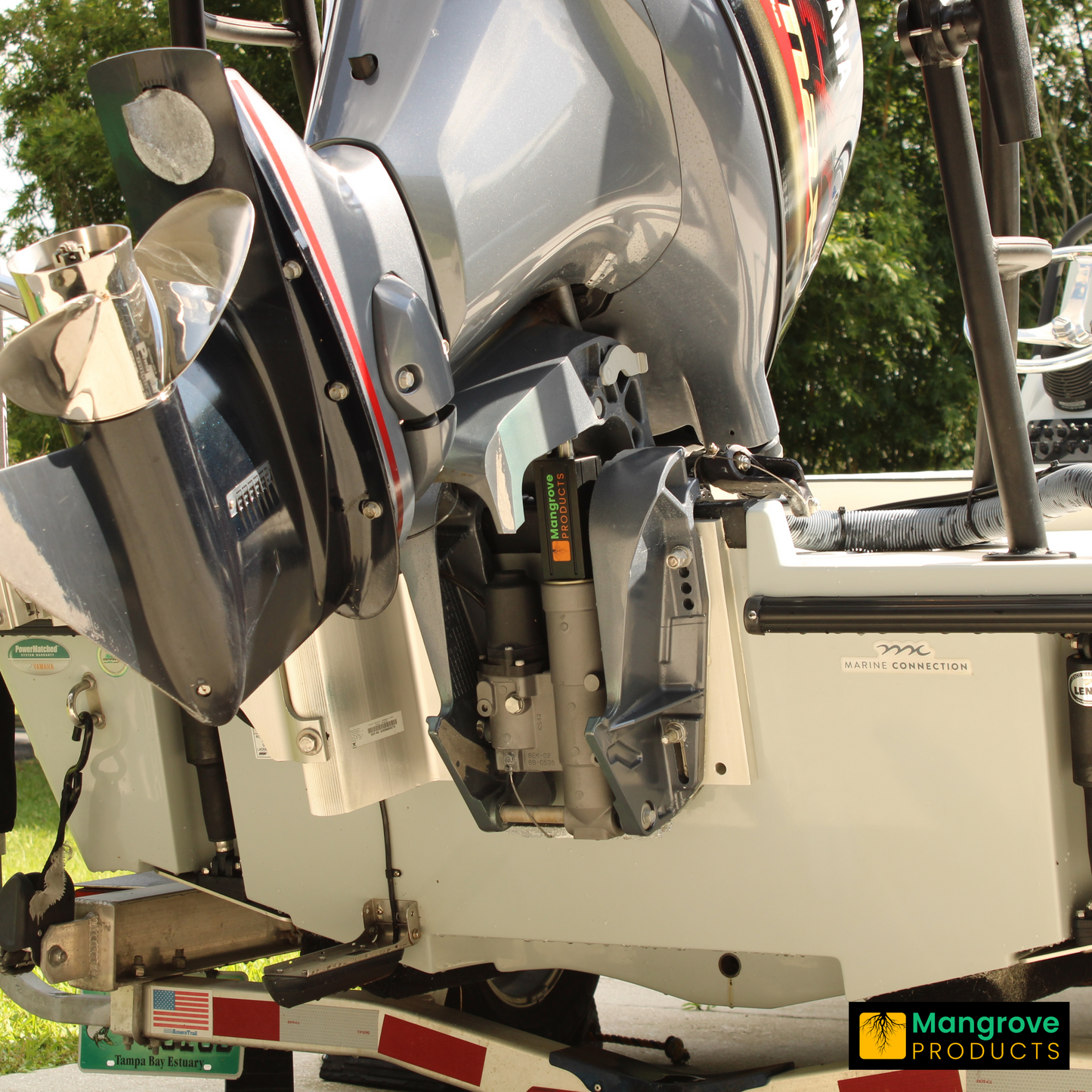 Rubber transom saver wedge mounted to single ram outboard motor with single ram tilt/trim unit.